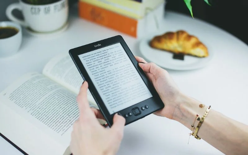 paperless reading experience with amazon kindle