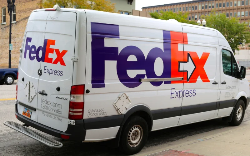 arrow on fedex logo
