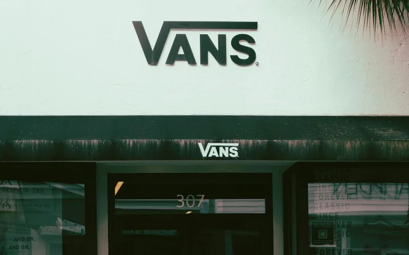 vans company emblem